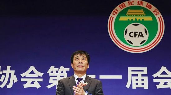 意媒Calciomercato消息，罗马正在转会市场上寻找中后卫引援，他们与博努奇的谈判已经进入后期阶段。